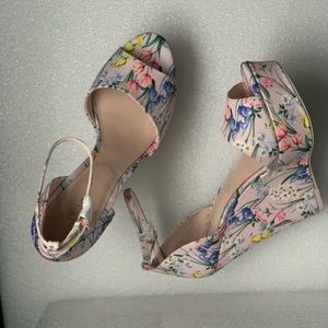 🆕ALDO Floral Wedge/Sandals 
Color: Floral 
Size: 6.5